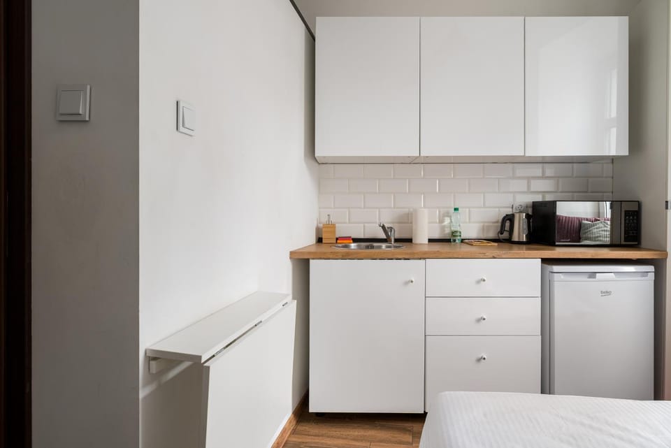 Kitchen or kitchenette, microwave, oven