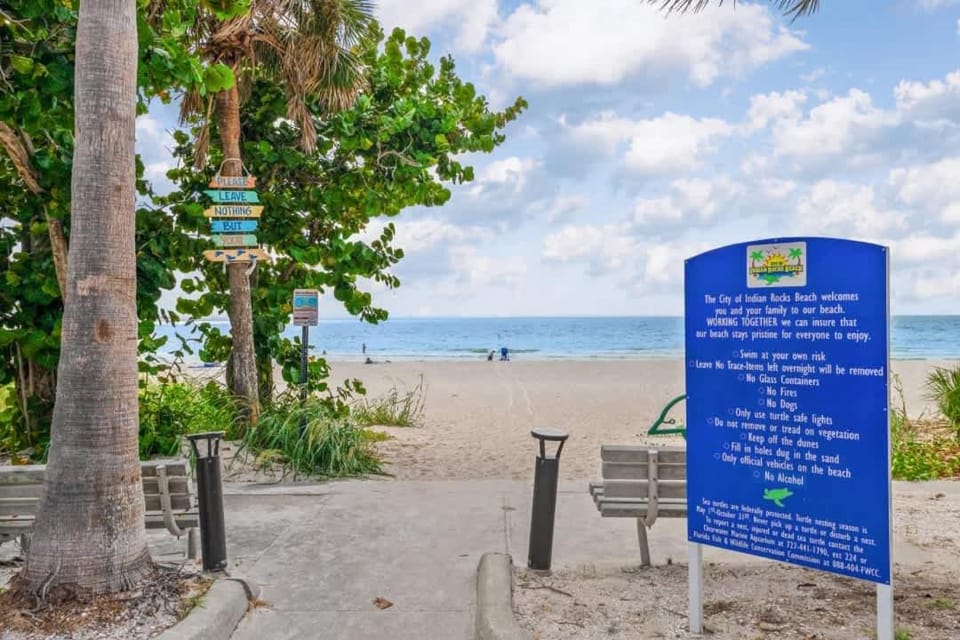 5 Min Walk to Beach - IRB Remote Workers Retreat Apartment in Indian Rocks Beach