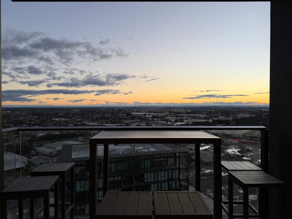 Luxurious City View with Gym Pool Parking Playground Hotel in Lidcombe