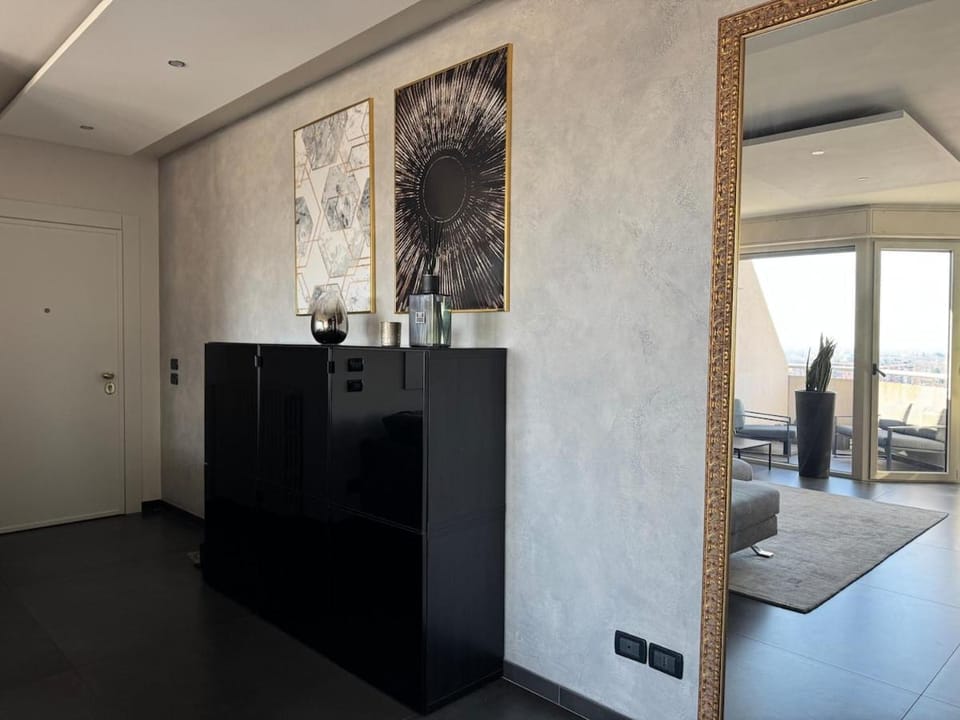 Panoramic Penthouse Brescia - Jacuzzi - Private Parking Apartment in Province of Brescia
