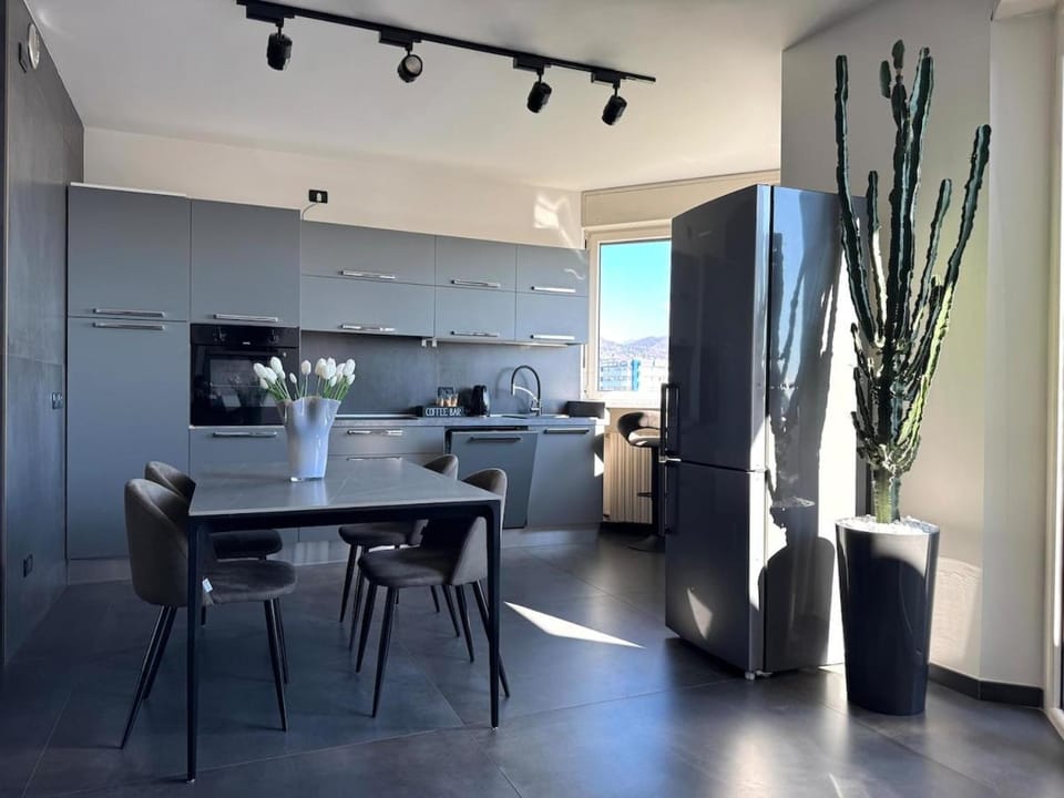 Panoramic Penthouse Brescia - Jacuzzi - Private Parking Apartment in Province of Brescia