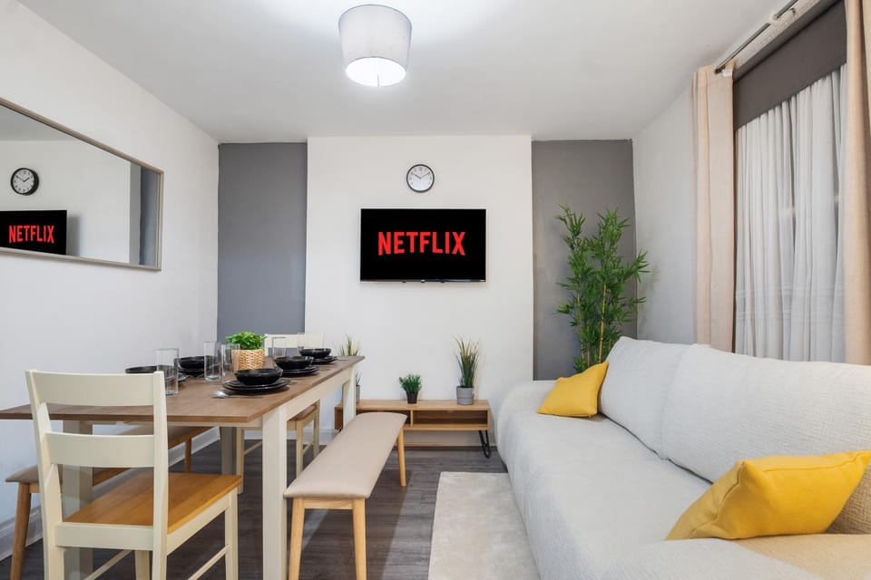 TV and multimedia, Living room, Dining area