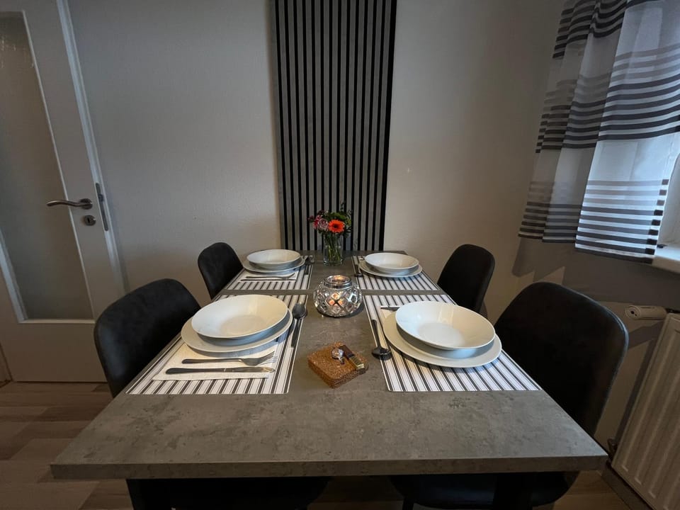 Kitchen or kitchenette, Food and drinks, Dining area, Food, kitchen, kitchen