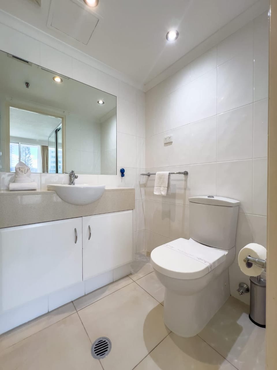 Straight to the Beach Apartment in Surfers Paradise