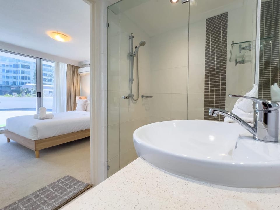 Straight to the Beach Apartment in Surfers Paradise