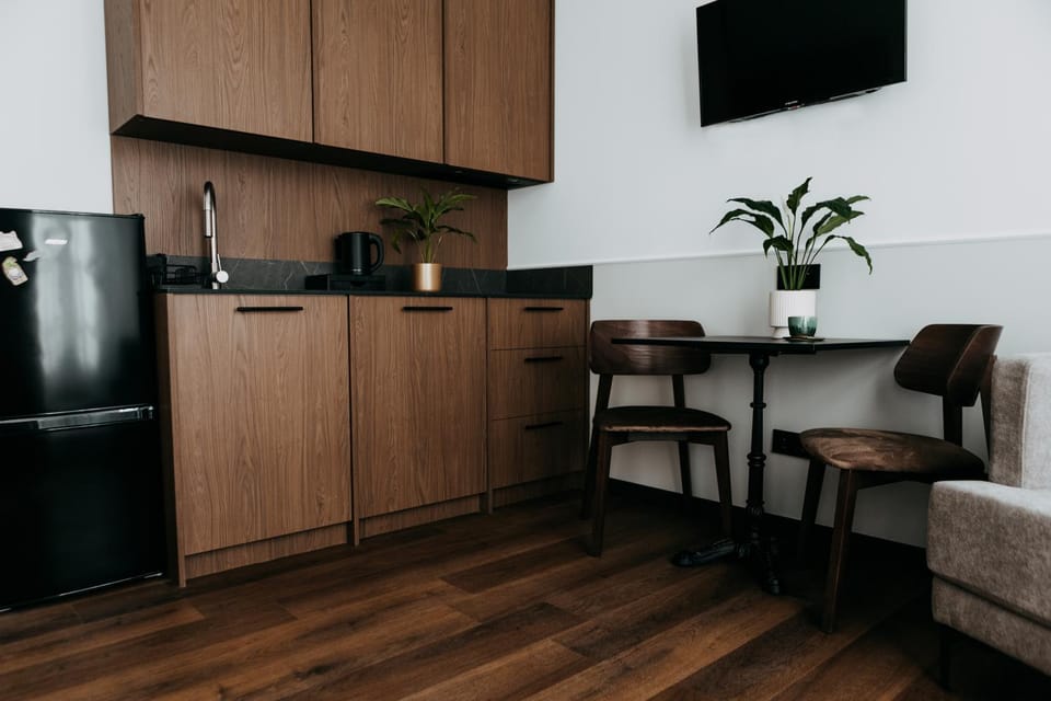 Kitchen or kitchenette, Seating area