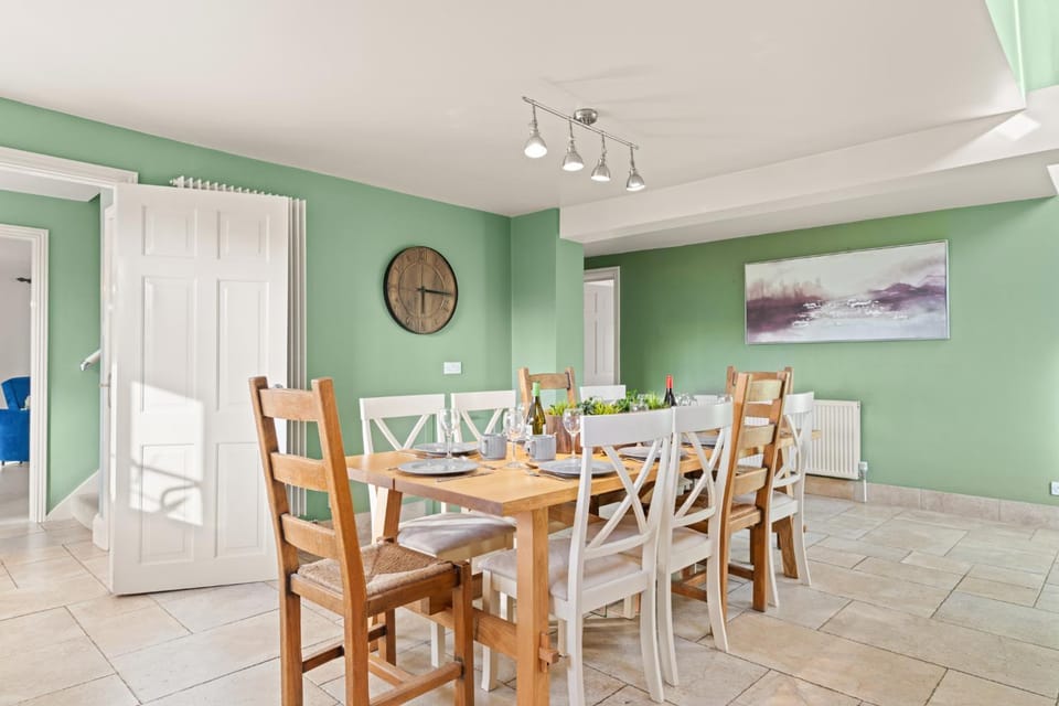 Dining area, kitchen