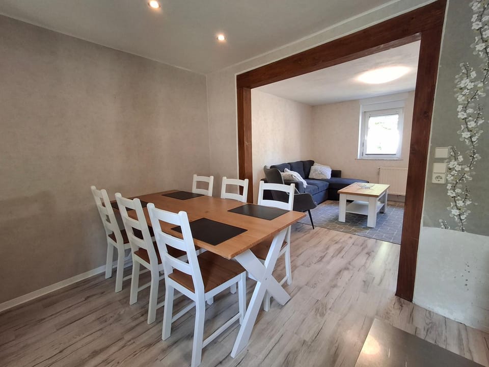 Seating area, Dining area