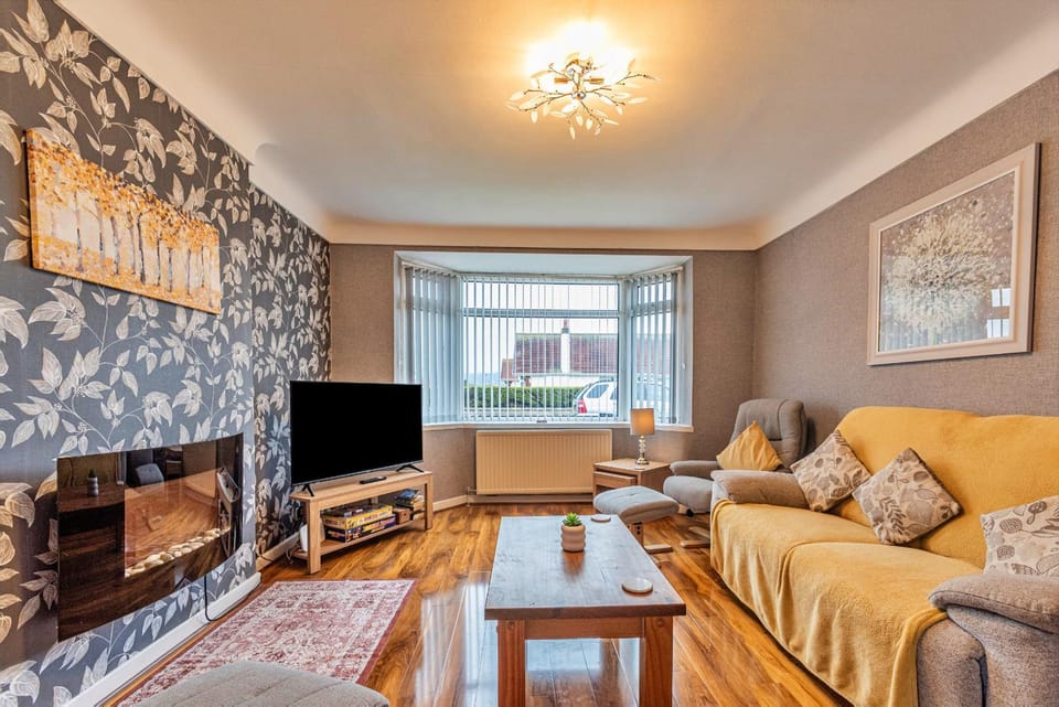 Communal lounge/ TV room, Living room