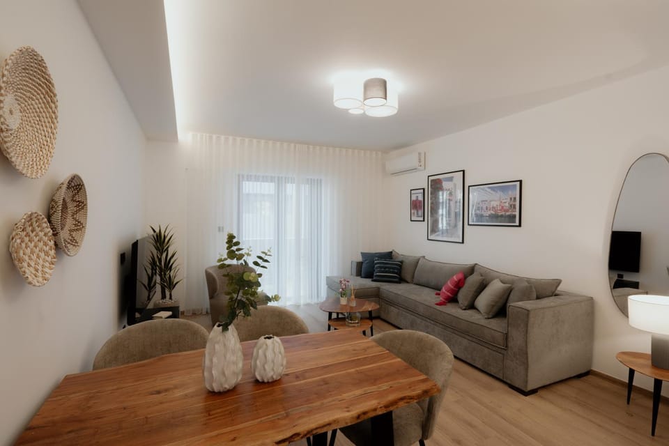 Living room, Decorative detail, Dining area