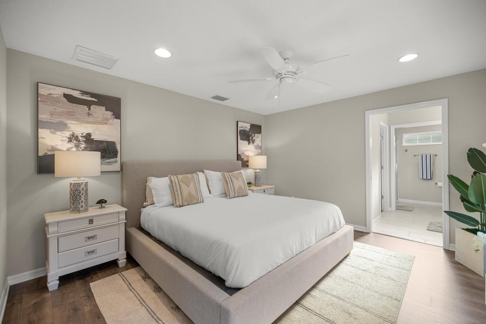 The Golden Palm Mins to Eastport Square and Middleton With Electric Golfcart House in Wildwood