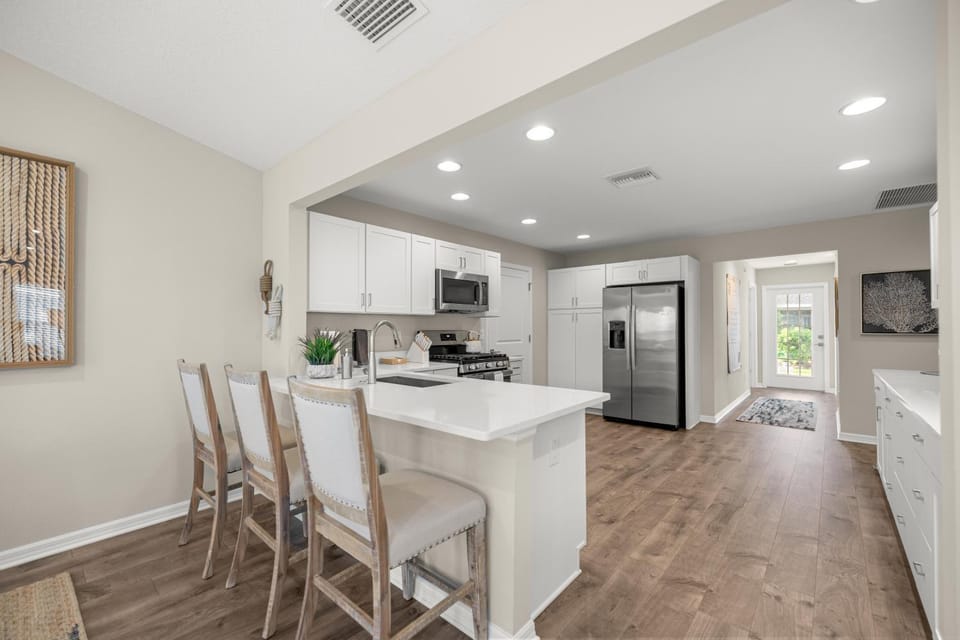 The Golden Palm Mins to Eastport Square and Middleton With Electric Golfcart House in Wildwood