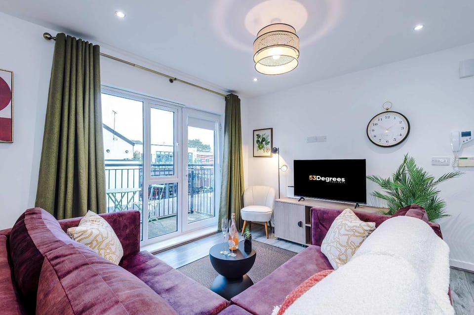 TV and multimedia, Living room, Evening entertainment