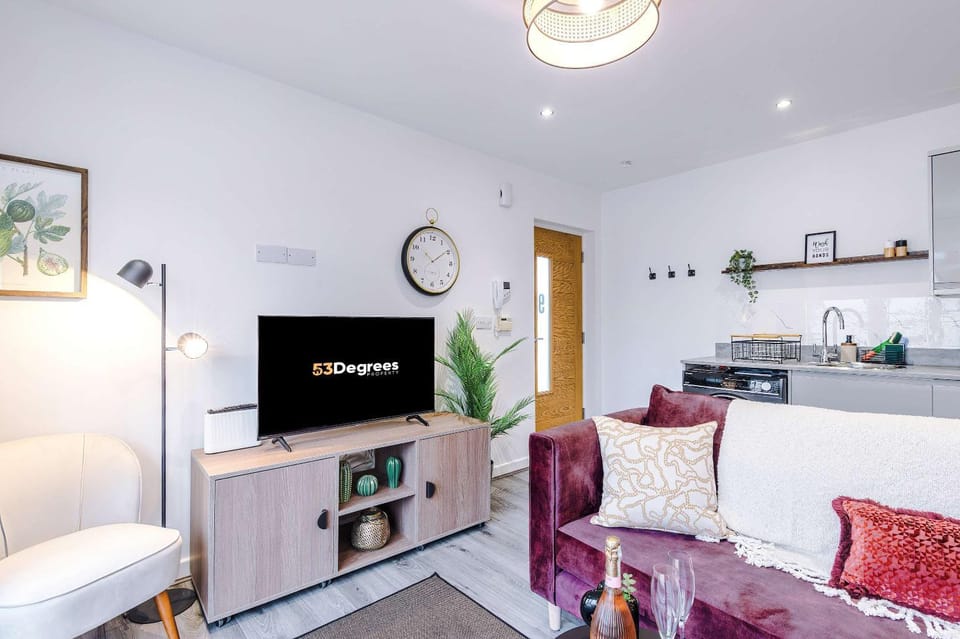 TV and multimedia, Living room, Evening entertainment