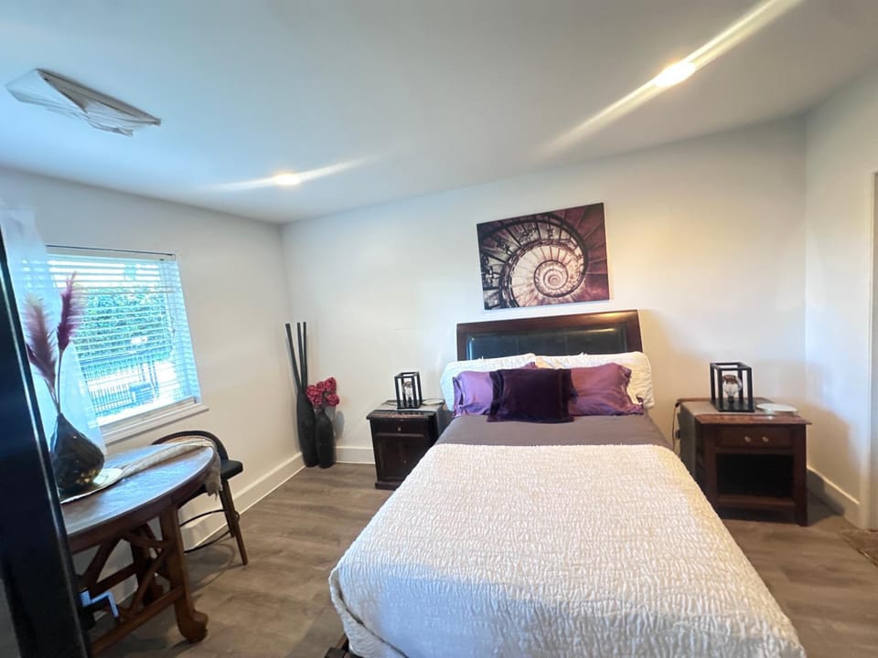 Pet Friendly Private Guest Suite in Northridge Bed and Breakfast in Northridge