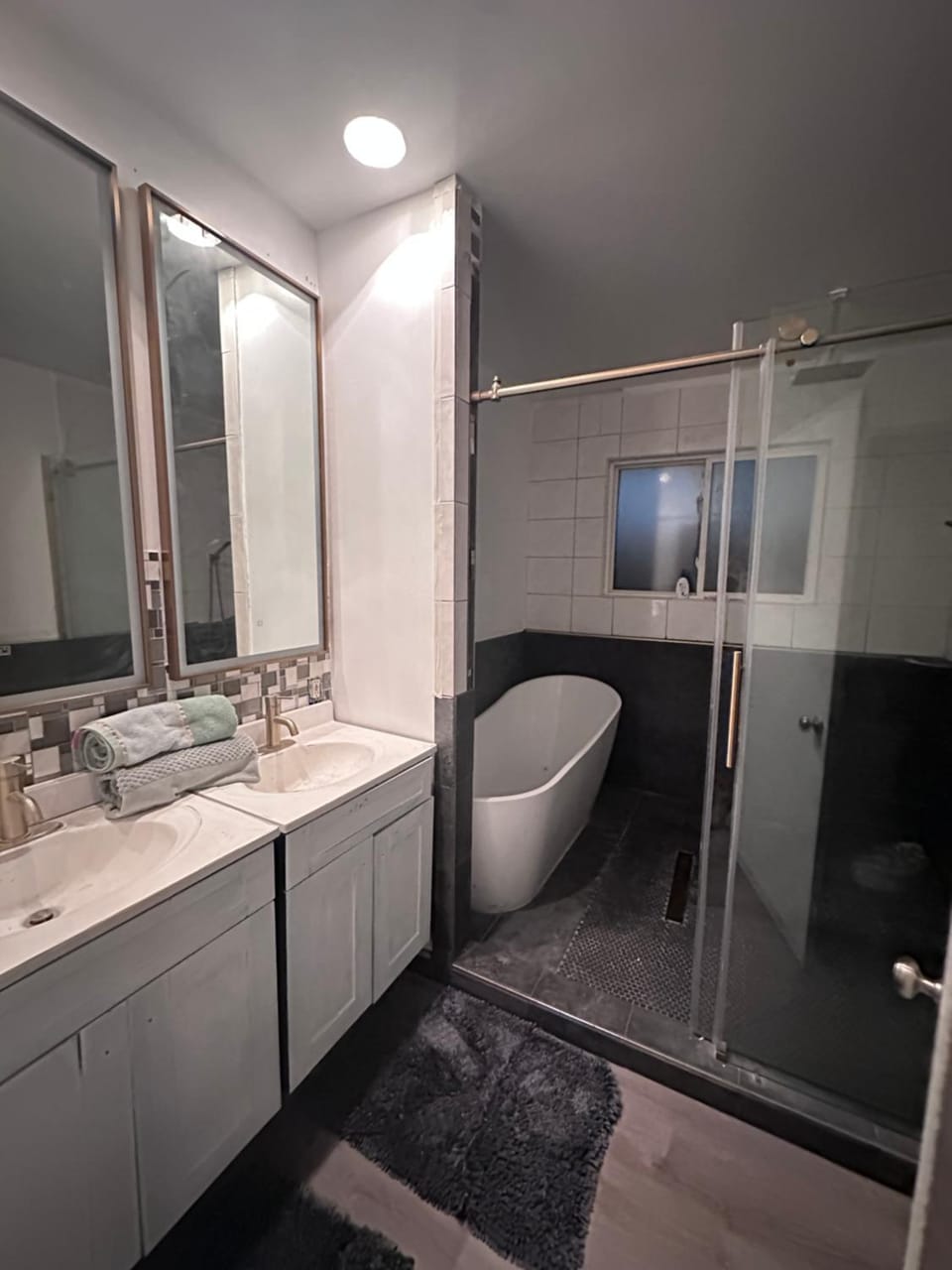 Shower, Bathroom, towels