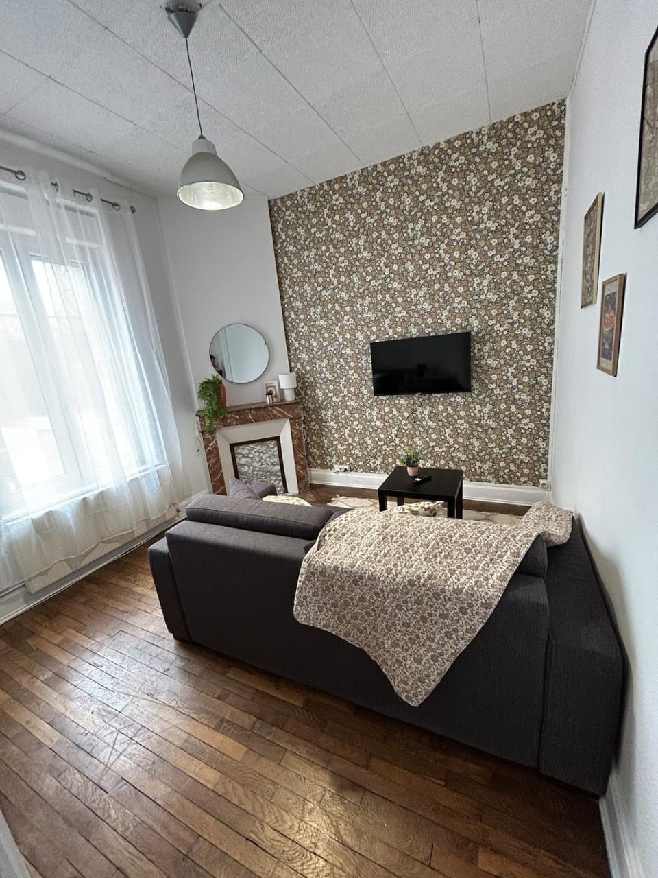 Bed, TV and multimedia