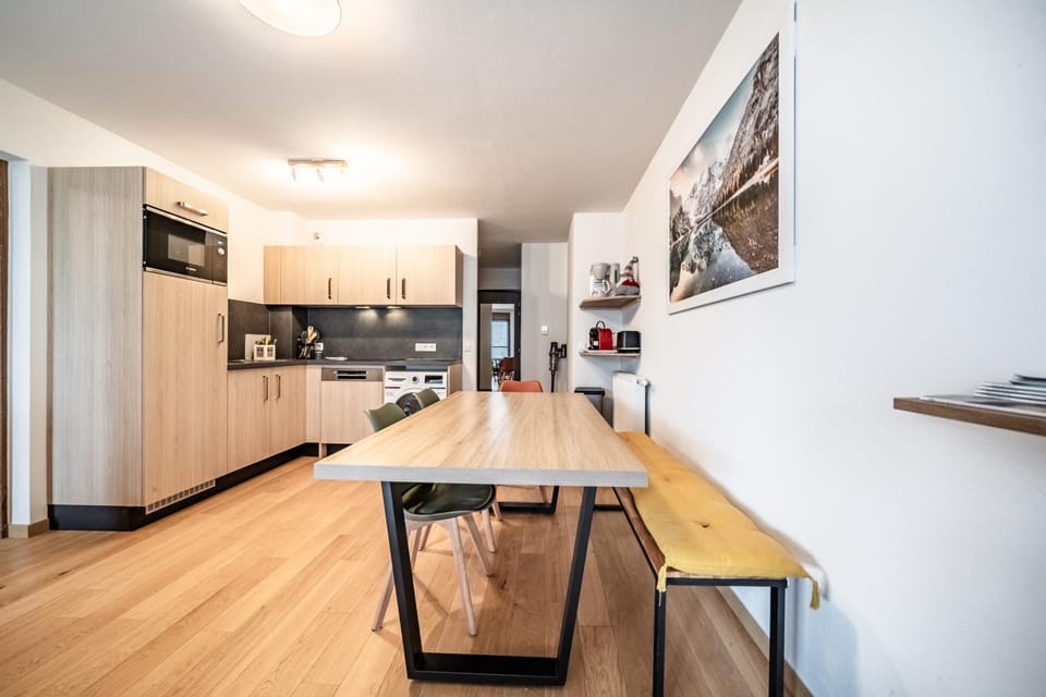 Property building, Kitchen or kitchenette, Living room