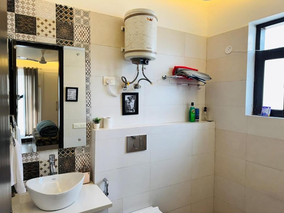 Sky High Aravalli Oasis 3BR Luxe In Gurugram Apartment in Gurugram