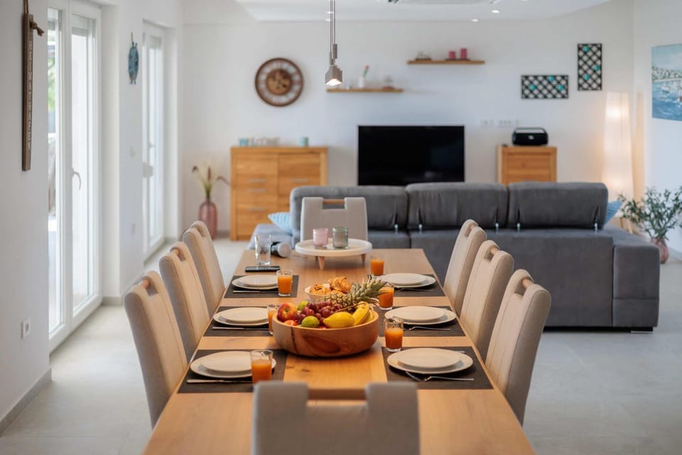 Living room, Food and drinks, Dining area
