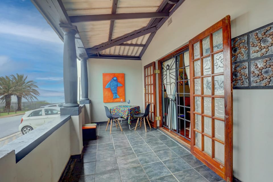 Patio, Day, Natural landscape, View (from property/room), Balcony/Terrace, Seating area, Dining area, Parking