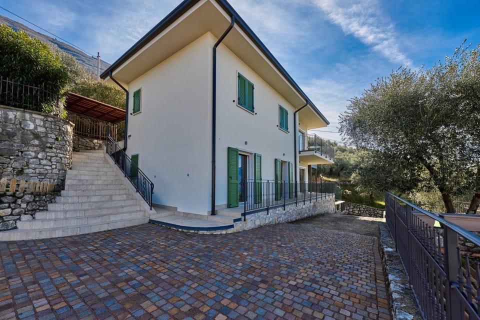Villa Gioia - Acqua Apartment by Gardenjoy Apartment in Brenzone sul Garda