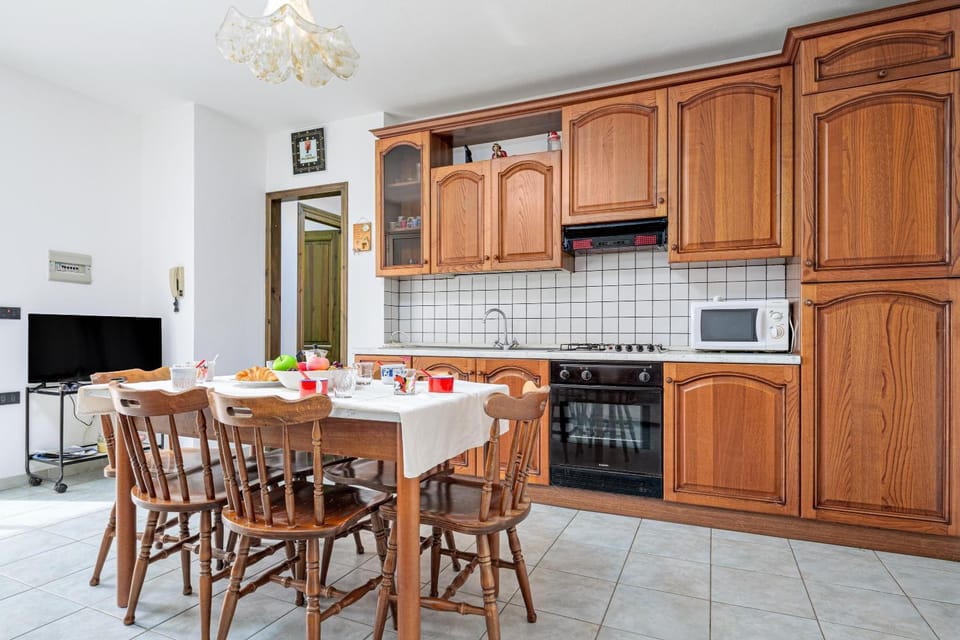 Property building, Kitchen or kitchenette, Living room