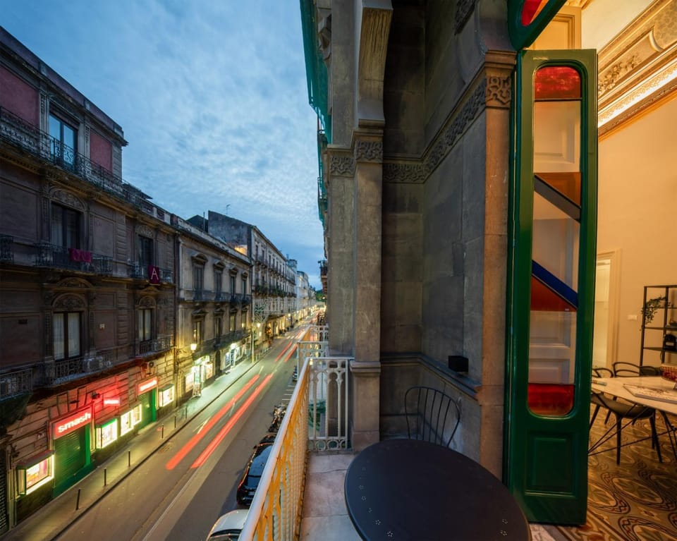 Balcony/Terrace, Street view