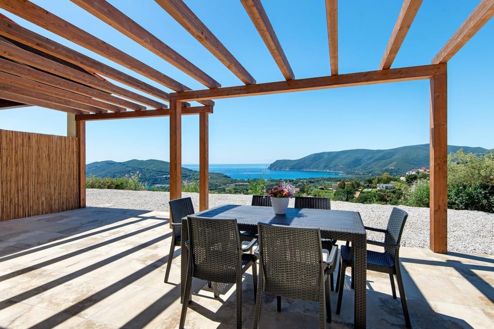 Property building, Balcony/Terrace, Living room