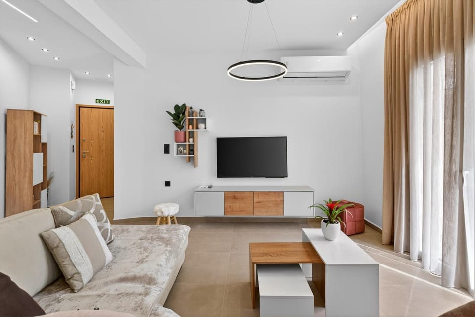 TV and multimedia, Living room, Seating area, air conditioner