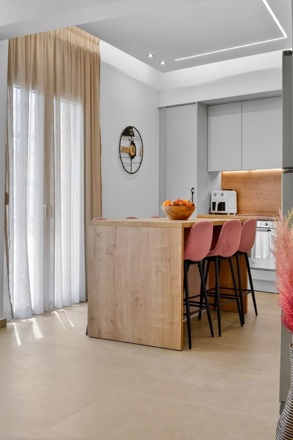 Dining area, kitchen