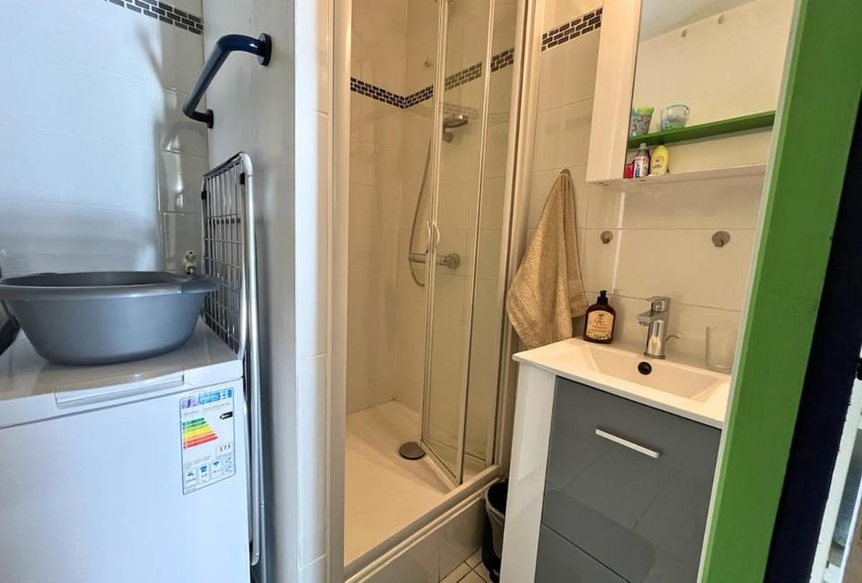 Shower, washing machine