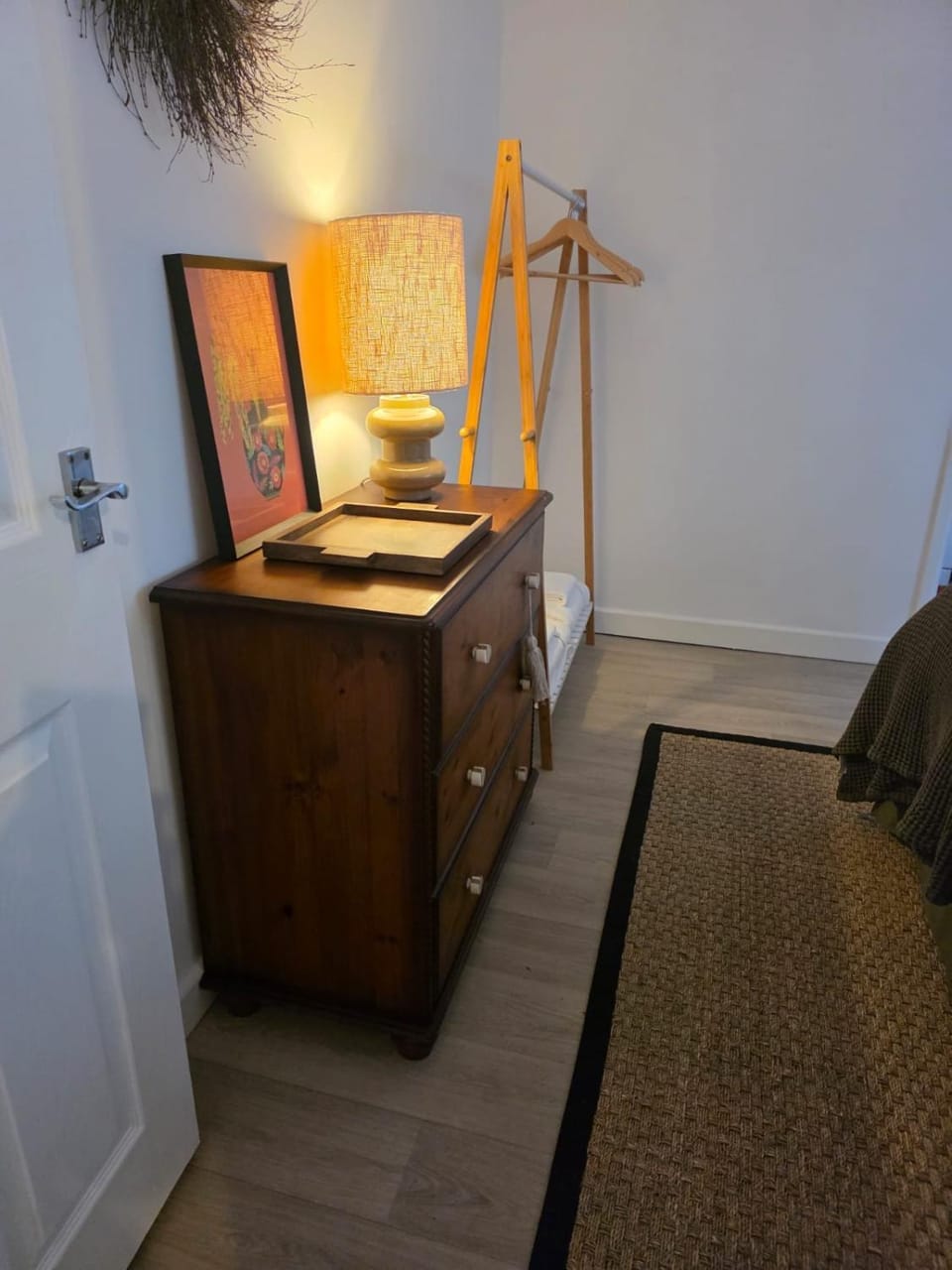 Cosy Canal-side lodge with log burner House in Wychavon District