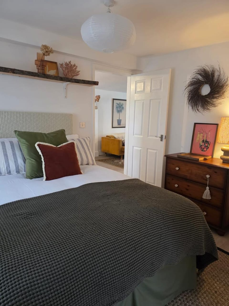 Cosy Canal-side lodge with log burner House in Wychavon District