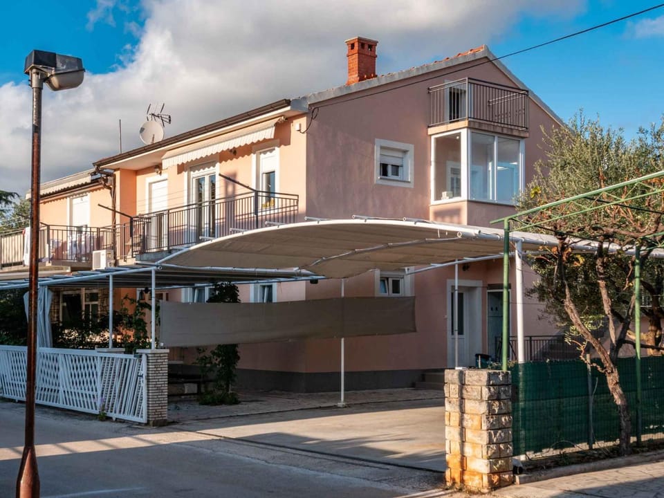 Property building, Summer