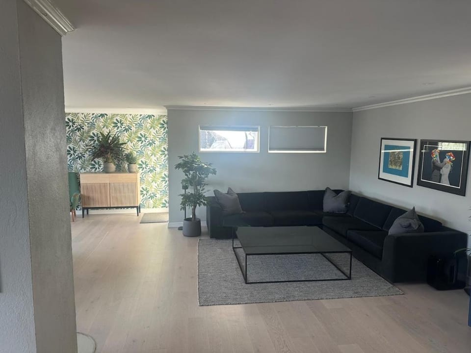 Large, spacious single-family home with good views House in Bergen