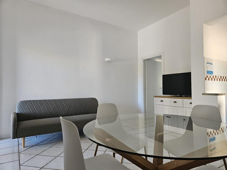 TV and multimedia, Living room, Dining area