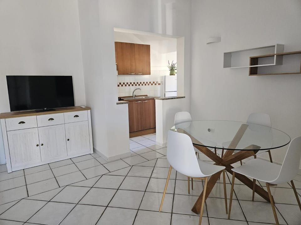 TV and multimedia, Kitchen or kitchenette, Dining area