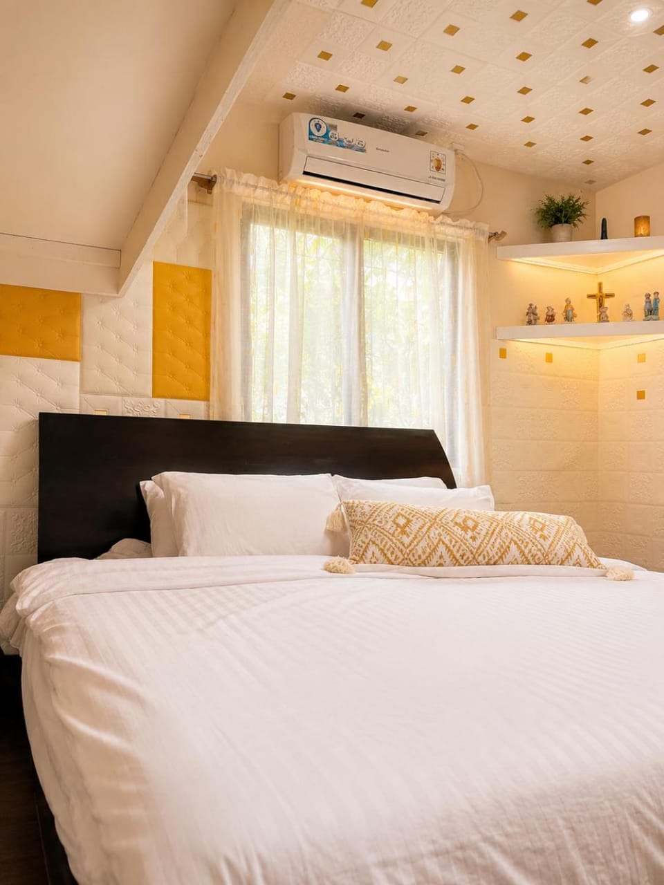 Bed, Bedroom, air conditioner