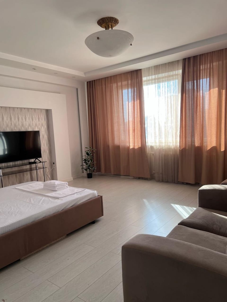 Bed, TV and multimedia, Living room, Photo of the whole room, Seating area