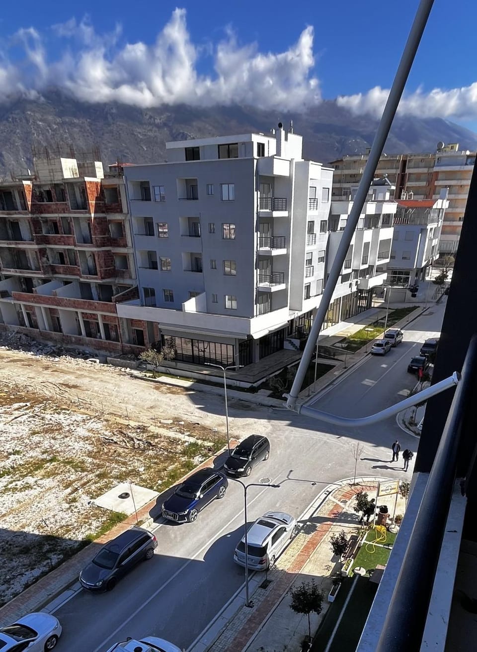 Property building, Day, Natural landscape, City view, Mountain view, Street view