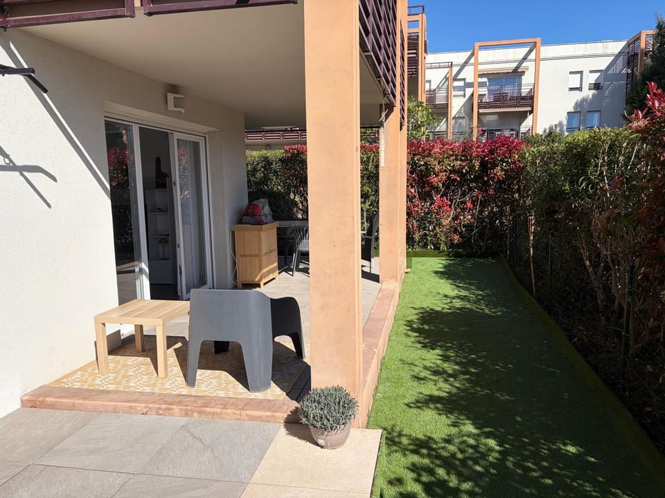 Appartement 65m2 avec Piscine et Rez de jardin 80m2 Apartment in Fréjus