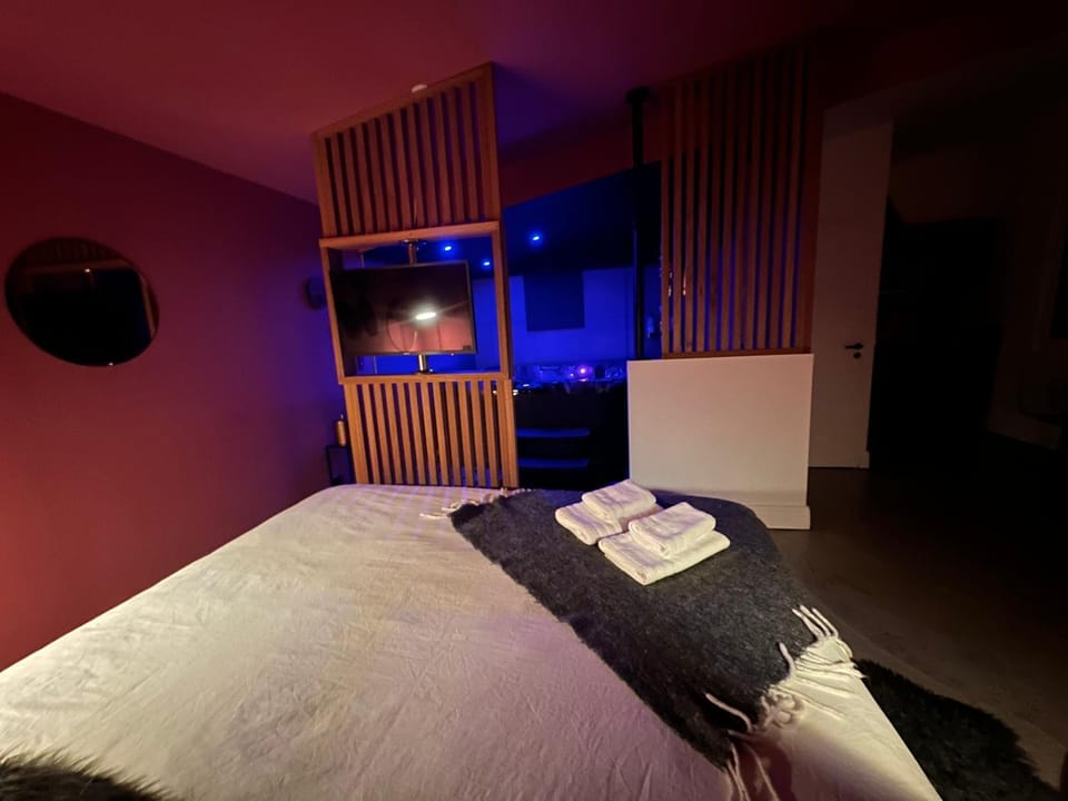 Love room Jacuzzi - Litchi Apartment in Bordeaux