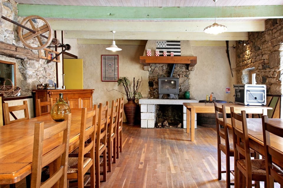 Property building, Kitchen or kitchenette, Living room