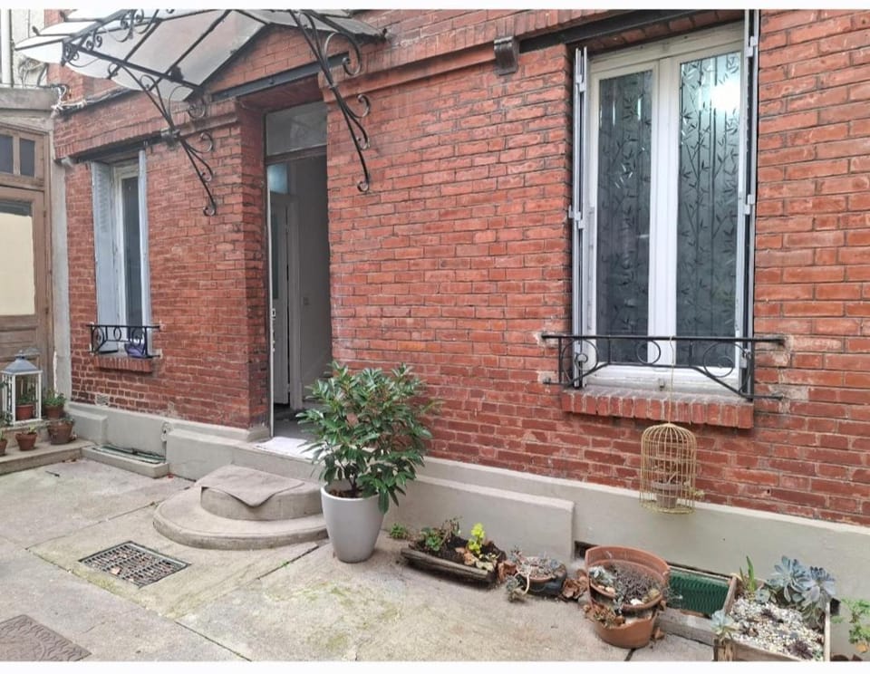 Family Sharing Apt Room F2 Vacation rental in Levallois-Perret
