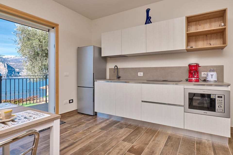 Villa Gioia - Olivo Apartment by Gardenjoy Apartment in Brenzone sul Garda