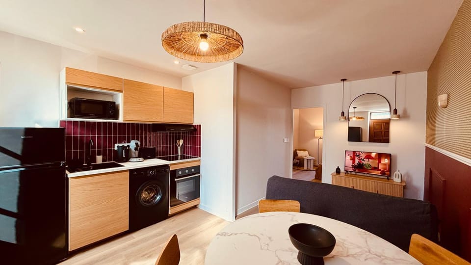 Kitchen or kitchenette, Living room, Seating area, Dining area, oven, pet friendly, stove, toaster