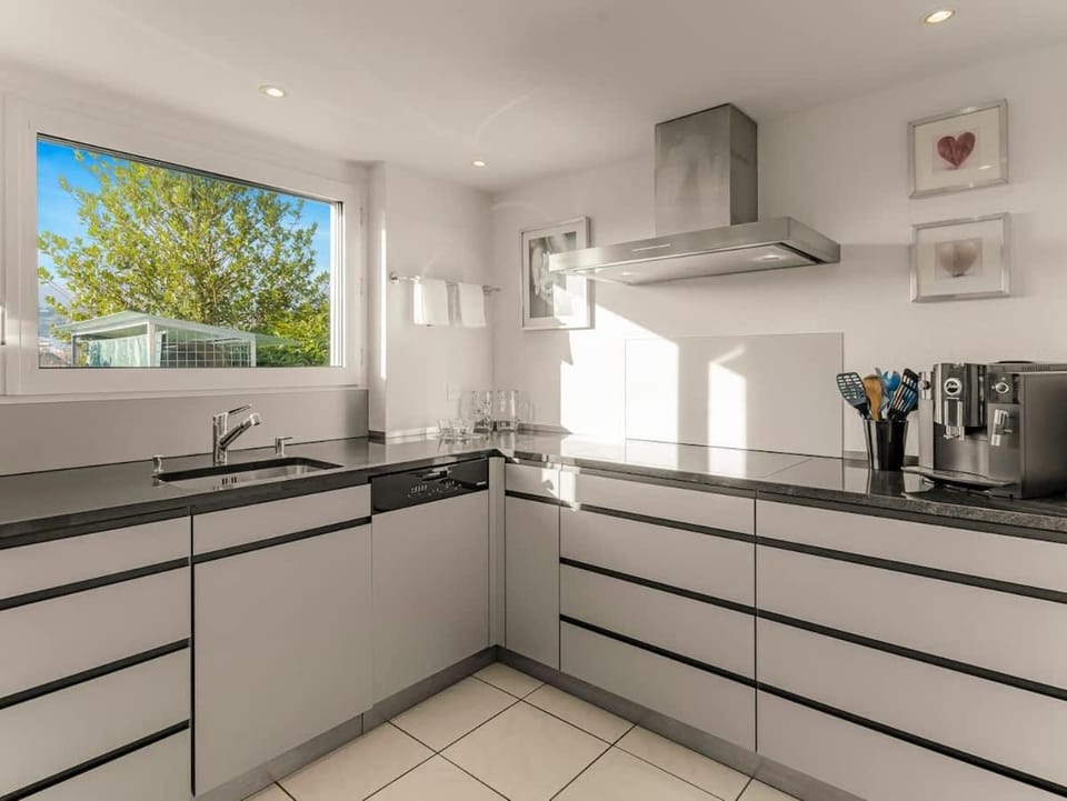 Modern Living Villa mit Panorama-Wintergarten & TV House in Aargau, Switzerland