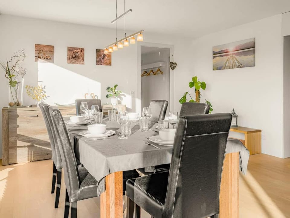 Modern Living Villa mit Panorama-Wintergarten & TV House in Aargau, Switzerland