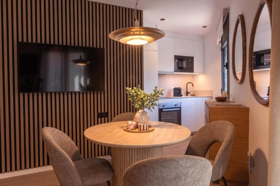 TV and multimedia, Dining area, oven, stove